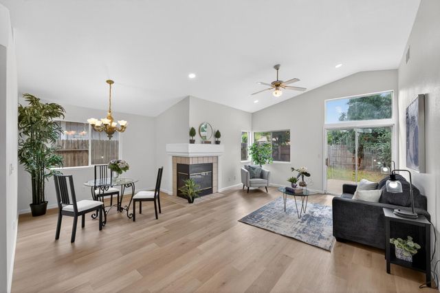 4 SAN ROGUE Ct, Sacramento, CA 95823