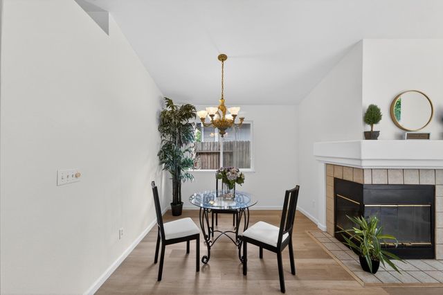 4 SAN ROGUE Ct, Sacramento, CA 95823