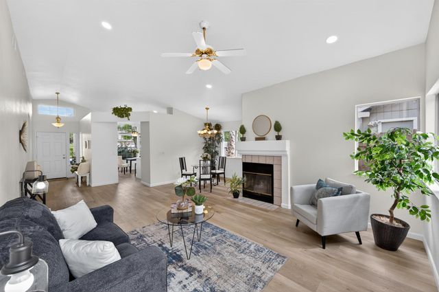 4 SAN ROGUE Ct, Sacramento, CA 95823