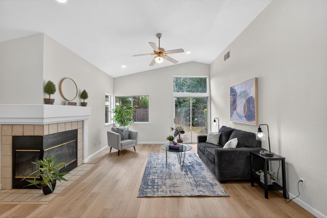 4 SAN ROGUE Ct, Sacramento, CA 95823