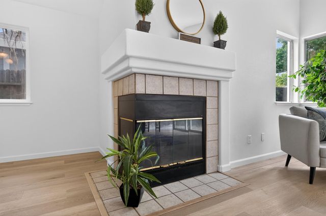 4 SAN ROGUE Ct, Sacramento, CA 95823