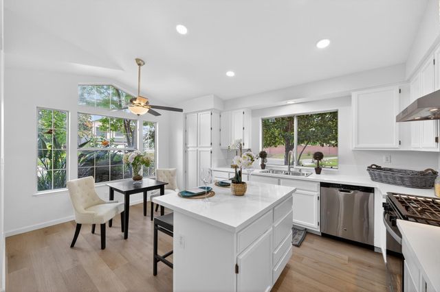 4 SAN ROGUE Ct, Sacramento, CA 95823