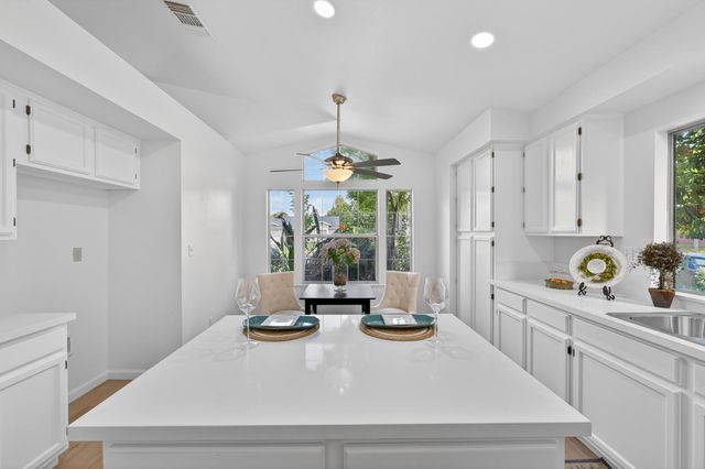 4 SAN ROGUE Ct, Sacramento, CA 95823