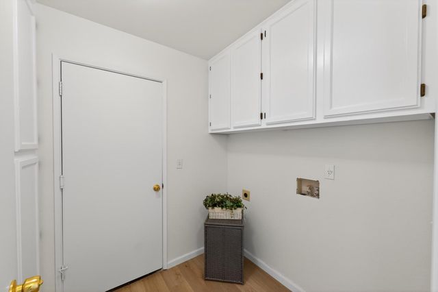 4 SAN ROGUE Ct, Sacramento, CA 95823