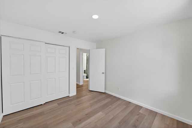 4 SAN ROGUE Ct, Sacramento, CA 95823