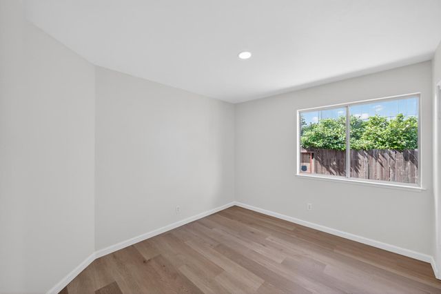 4 SAN ROGUE Ct, Sacramento, CA 95823