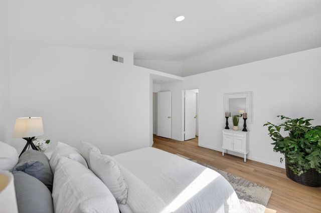 4 SAN ROGUE Ct, Sacramento, CA 95823