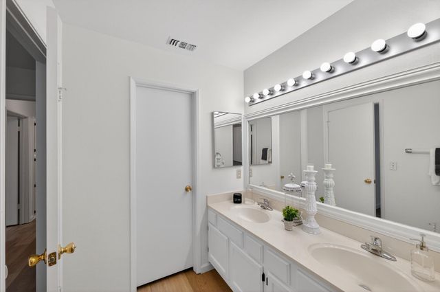 4 SAN ROGUE Ct, Sacramento, CA 95823