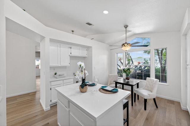 4 SAN ROGUE Ct, Sacramento, CA 95823