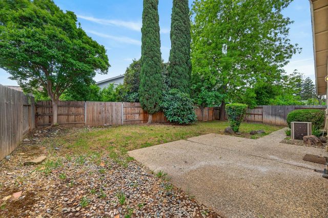 4 SAN ROGUE Ct, Sacramento, CA 95823