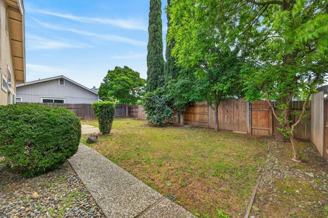 4 SAN ROGUE Ct, Sacramento, CA 95823