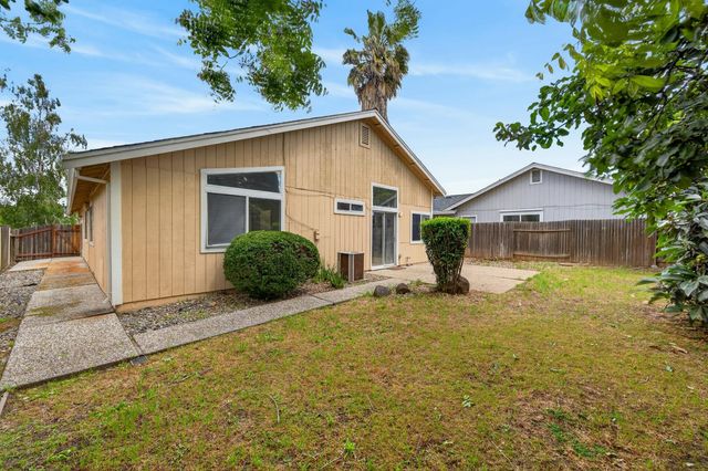 4 SAN ROGUE Ct, Sacramento, CA 95823