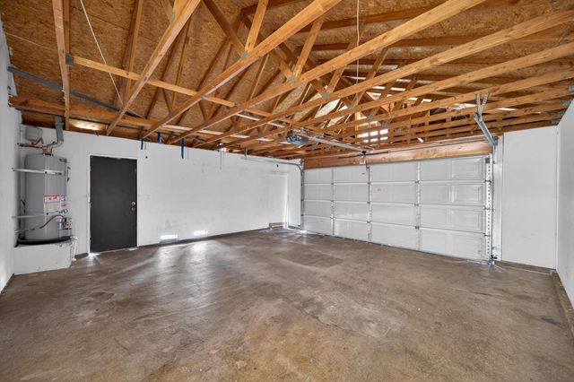 4 SAN ROGUE Ct, Sacramento, CA 95823