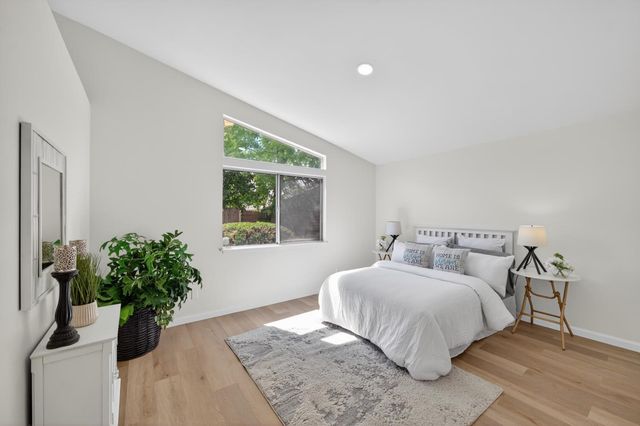 4 SAN ROGUE Ct, Sacramento, CA 95823