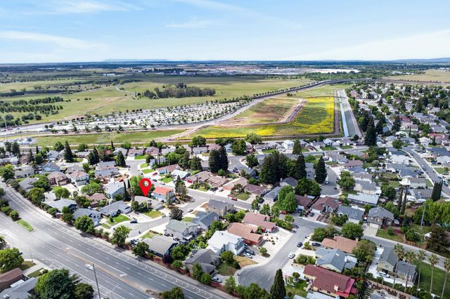 4 SAN ROGUE Ct, Sacramento, CA 95823