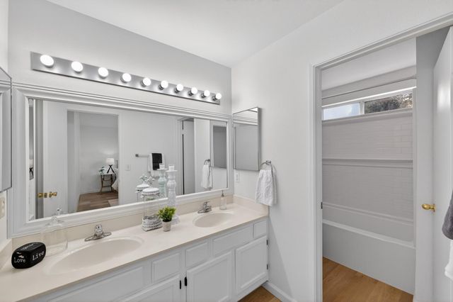 4 SAN ROGUE Ct, Sacramento, CA 95823