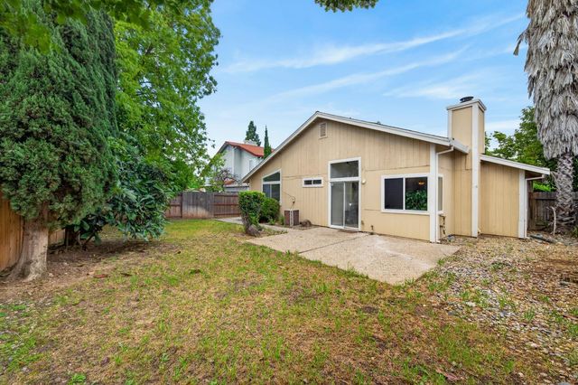4 SAN ROGUE Ct, Sacramento, CA 95823