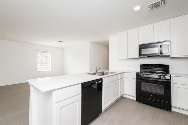 12516 Huntington Ridge Way, Yukon, OK 73099