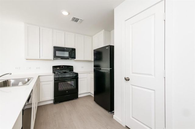 12516 Huntington Ridge Way, Yukon, OK 73099