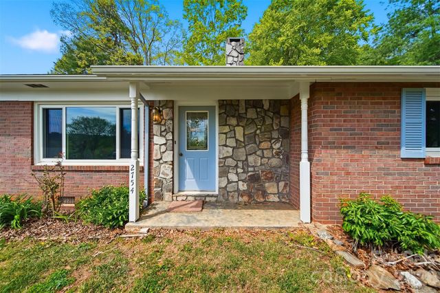 2754 Fairwood Drive, Hudson, NC 28638