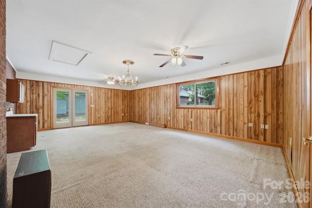 2754 Fairwood Drive, Hudson, NC 28638