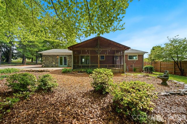 2754 Fairwood Drive, Hudson, NC 28638