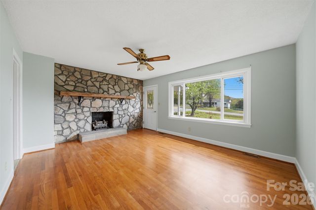 2754 Fairwood Drive, Hudson, NC 28638