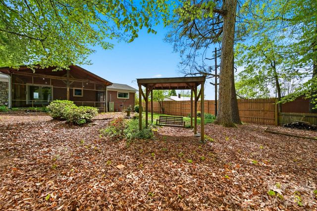 2754 Fairwood Drive, Hudson, NC 28638