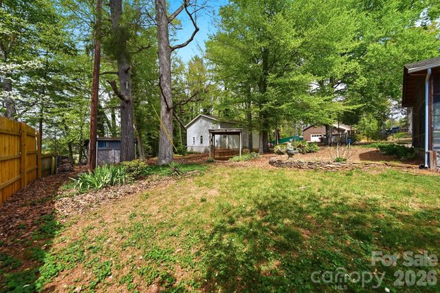2754 Fairwood Drive, Hudson, NC 28638