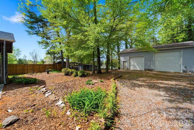2754 Fairwood Drive, Hudson, NC 28638