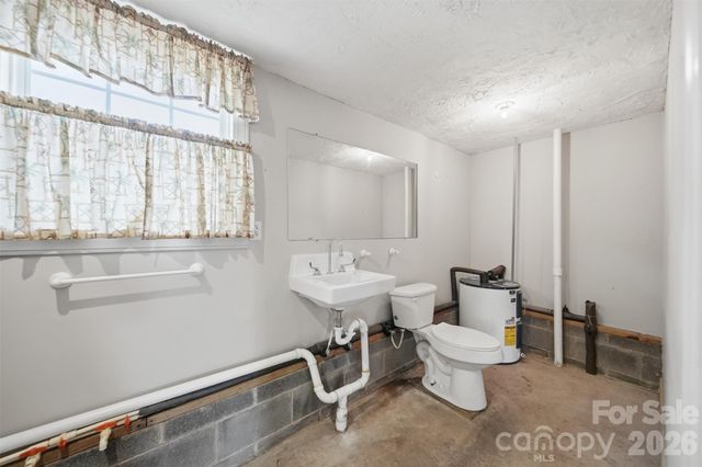2754 Fairwood Drive, Hudson, NC 28638