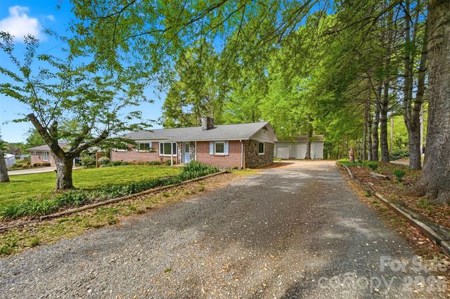 2754 Fairwood Drive, Hudson, NC 28638