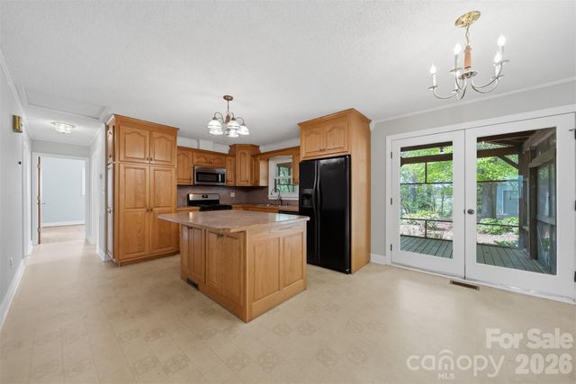 2754 Fairwood Drive, Hudson, NC 28638