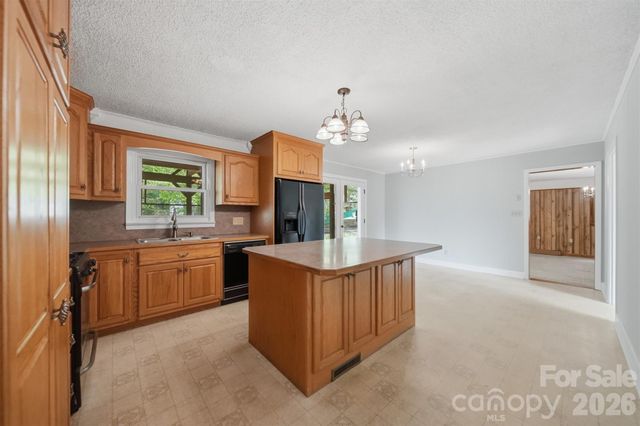 2754 Fairwood Drive, Hudson, NC 28638