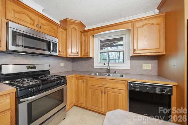 2754 Fairwood Drive, Hudson, NC 28638