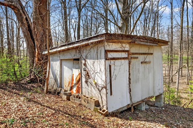 285 George Akins Rd, Westmoreland, TN 37186