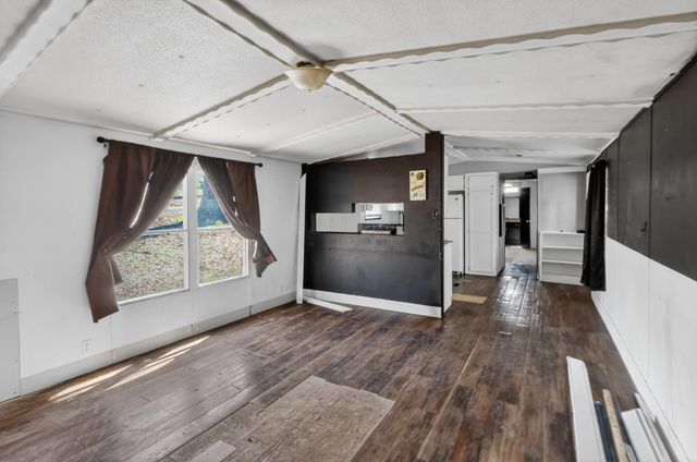 285 George Akins Rd, Westmoreland, TN 37186