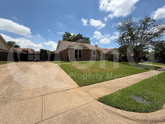 3000 Timothy Lane, Euless, TX 76039