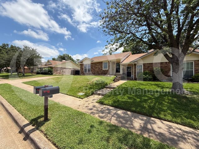 3000 Timothy Lane, Euless, TX 76039