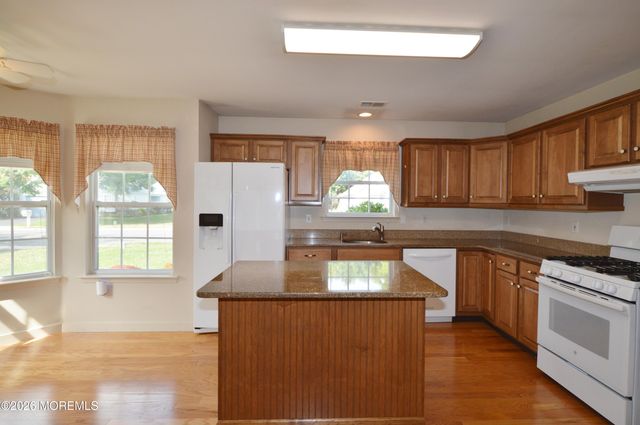 2748 Meadow Lake Drive, Toms River, NJ 08755