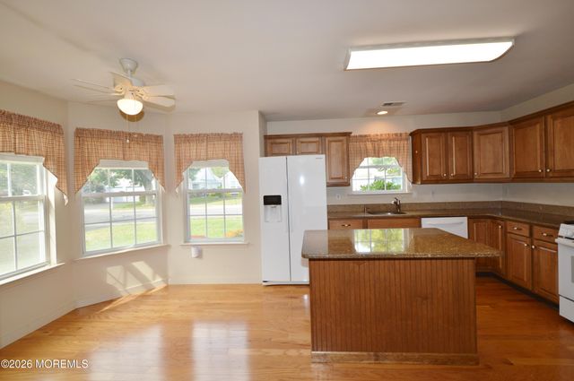 2748 Meadow Lake Drive, Toms River, NJ 08755