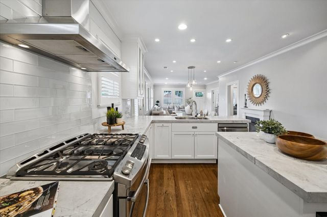 200 E 26th Street, Houston, TX 77008