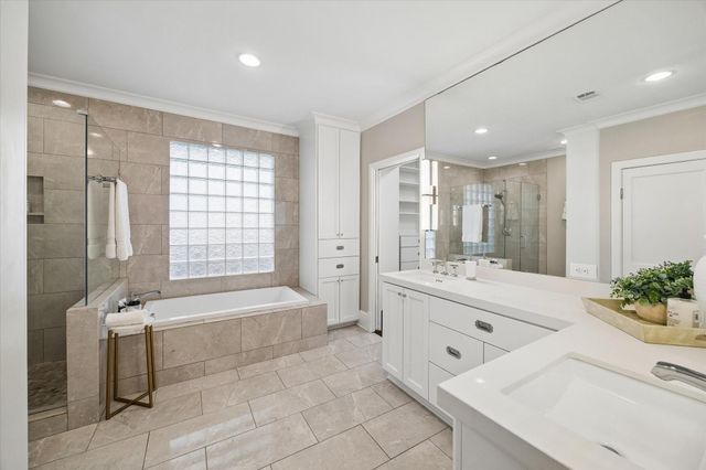 200 E 26th Street, Houston, TX 77008