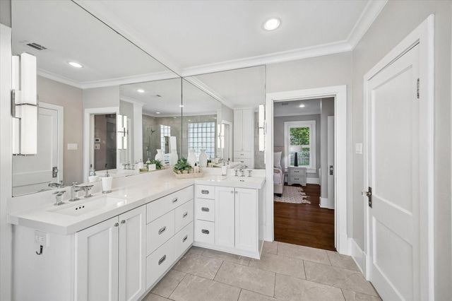 200 E 26th Street, Houston, TX 77008