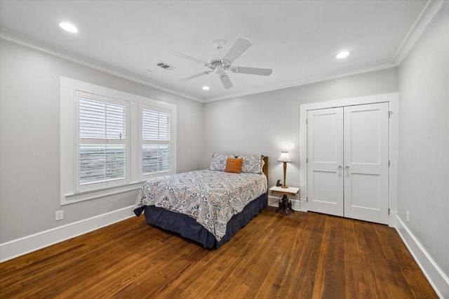 200 E 26th Street, Houston, TX 77008