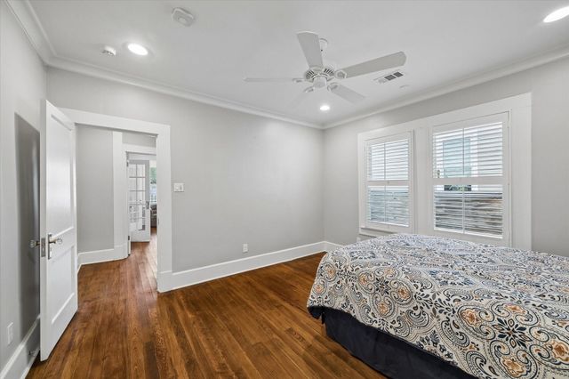 200 E 26th Street, Houston, TX 77008