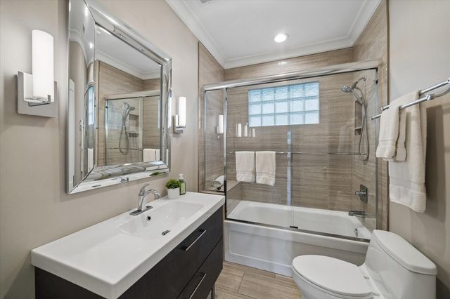 200 E 26th Street, Houston, TX 77008