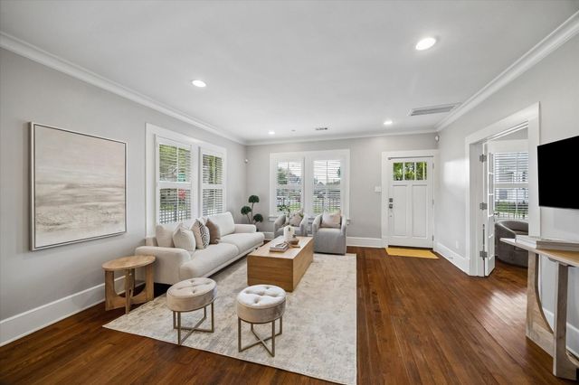 200 E 26th Street, Houston, TX 77008