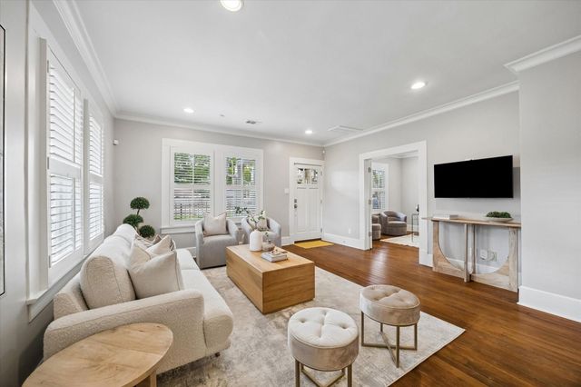 200 E 26th Street, Houston, TX 77008