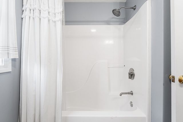 52 Deanville Rd, Attleboro, MA 02703